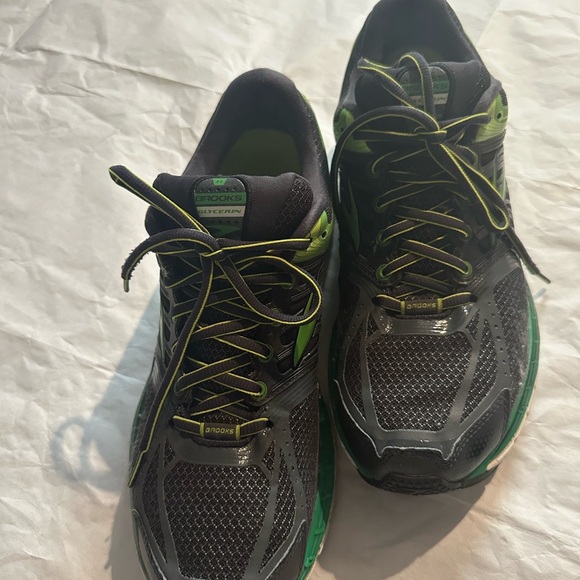 Brooks Dynamic Gray and Green Sneakers - Picture 8 of 14